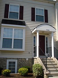 Nice 2 Bedroom Condo with Pool in New Albany Park in New Albany, OH