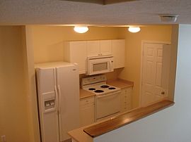 Nice 2 Bedroom Condo with Pool in New Albany Park in New Albany, OH (Photo 4 of 10)