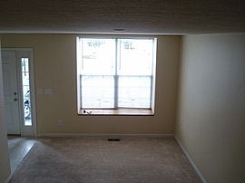 Nice 2 Bedroom Condo with Pool in New Albany Park in New Albany, OH (Photo 6 of 10)