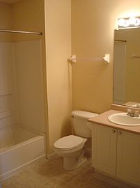 Nice 2 Bedroom Condo with Pool in New Albany Park in New Albany, OH (Photo 8 of 10)