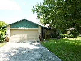 Adorable 3 Bedroom Home with 2 Car Garage in Orlando, FL