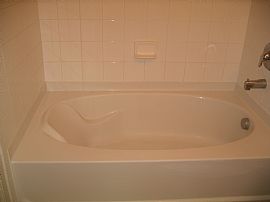 Deluxe 1 Bedroom Condo - Opposite of Dunnloring Metro Station in Fairfax, VA (Photo 11 of 12)