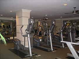 Deluxe 1 Bedroom Condo - Opposite of Dunnloring Metro Station in Fairfax, VA (Photo 4 of 12)