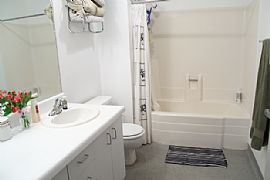 Spacious 1 Bedroom  Apartment - Live/Work Loft on Top Floor in San Diego, CA (Photo 6 of 8)