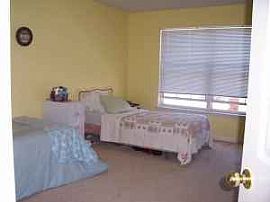 Spacious 2 Bedroom Condo with Loft and Detached Garage in Ann Arbor, MI (Photo 4 of 4)