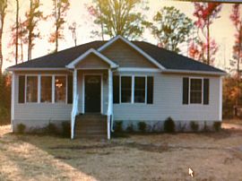 Convenient 3 Bedroom Home - Perfect Commuter Location!  in Colonial Beach, VA