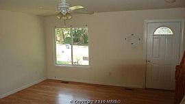 Nice 3 Bedroom Townhouse with Finished Basement in Frederick, MD (Photo 3 of 12)