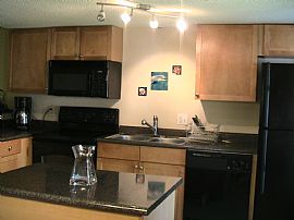 Sensational 2 Bedroom Condo Near UF Campus in Gainesville, FL (Photo 3 of 9)