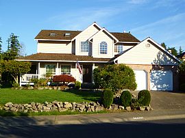 Beautiful Like New 4 Bedroom Home Near I-5 and Shopping in Federal Way, WA