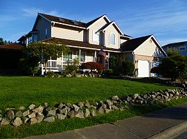 Beautiful Like New 4 Bedroom Home Near I-5 and Shopping in Federal Way, WA (Photo 4 of 12)