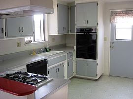 Wonderful 3 Bedroom Home Near Beach and Shopping in Huntington Beach, CA (Photo 3 of 4)