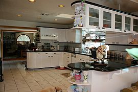 Fabulous 5 Bedroom Home in Serene Paradise in Woodland Hills, CA (Photo 3 of 5)