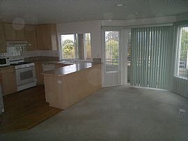 Sublime 5 Bedroom Home with Balcony and Fireplace in Seattle, WA