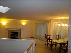 Sublime 5 Bedroom Home with Balcony and Fireplace in Seattle, WA (Photo 2 of 3)