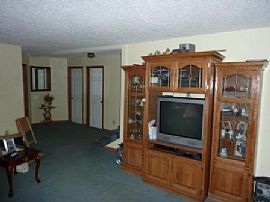 Spacious 4 Bedroom Home with 3400 Sq. Ft. on 2 Acres in Shipshewana, IN (Photo 4 of 7)