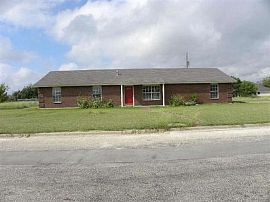 Nice 3 Bedroom Brick Home on Corner Lot in Meridian, TX
