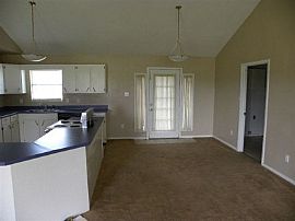 Nice 3 Bedroom Brick Home on Corner Lot in Meridian, TX (Photo 4 of 7)