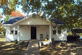 Quaint 2 Bedroom Home with Quiet Country Living in Lamasco, KY