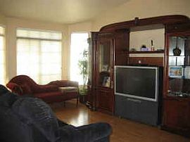 Cozy 3 Bedroom Home with Small Pond - Available Immediately in Las Vegas, NV (Photo 4 of 7)