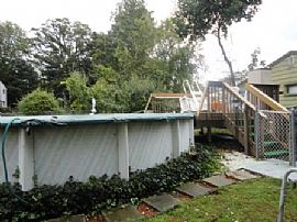 Gorgeous 3 Bedroom Duplex Apartment in Great Location in Manchester, CT (Photo 2 of 6)