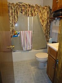 Gorgeous 3 Bedroom Duplex Apartment in Great Location in Manchester, CT (Photo 5 of 6)