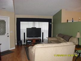 Delightful 3 Bedroom Home with 2 Car Garage - $1195 in Orlando, FL (Photo 2 of 10)