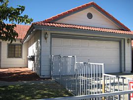 Beautiful 3 Bedroom Home - Ready for Immediate Move-In in Lancaster, CA (Photo 2 of 8)