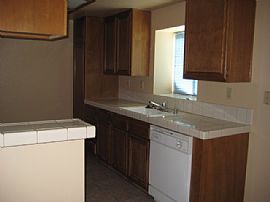 Beautiful 3 Bedroom Home - Ready for Immediate Move-In in Lancaster, CA (Photo 6 of 8)