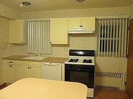 Appealing 2 Bedroom Apartment - All Utilities Included in Belleville, NJ (Photo 5 of 12)