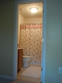 Elegant 3 Bedroom Townhouse with Comfort Luxury in Edgewood, MD (Photo 10 of 12)