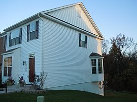 Elegant 3 Bedroom Townhouse with Comfort Luxury in Edgewood, MD (Photo 2 of 12)