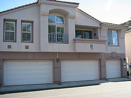 Gorgeous 2 Bedroom Townhouse with Vaulted Ceiling in Rancho Bernardo, CA