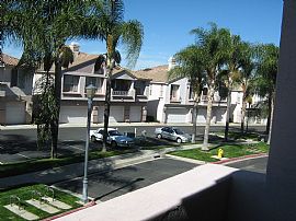 Gorgeous 2 Bedroom Townhouse with Vaulted Ceiling in Rancho Bernardo, CA (Photo 3 of 9)
