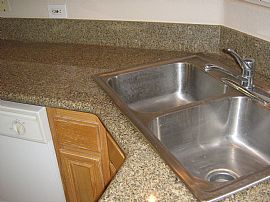 Gorgeous 2 Bedroom Townhouse with Vaulted Ceiling in Rancho Bernardo, CA (Photo 6 of 9)