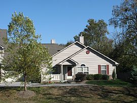 Terrific 3 Bedroom Condo with Vaulted Ceilings on Cul-De-Sac in Indianapolis, IN