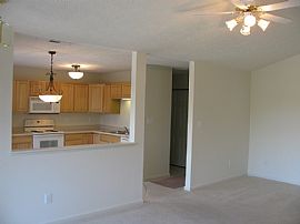Terrific 3 Bedroom Condo with Vaulted Ceilings on Cul-De-Sac in Indianapolis, IN (Photo 2 of 5)