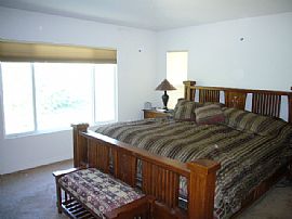 Fabulous 5 Bedroom Home Features Tiled Entry in Saugus, CA (Photo 6 of 12)