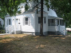 Large 4 Bedroom Home - Freshly Painted Throughout in Morningside, MD