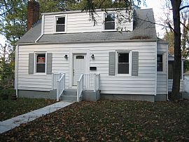 Large 4 Bedroom Home - Freshly Painted Throughout in Morningside, MD (Photo 3 of 5)