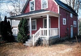 Bright and Sunny 3 Bedroom Home with New Paint and Carpeting in Toledo, OH