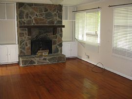 Great 3 Bedroom Home with Lots of Space in Marietta, GA (Photo 3 of 5)