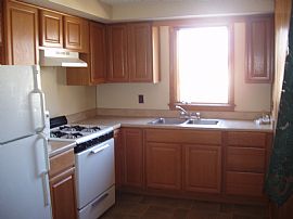 Sublime 3 Bedroom Apartment in Multi-Family Home  in Taunton, MA (Photo 3 of 4)