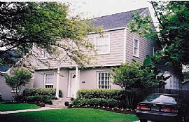 Pretty 3 Bedroom Home on 2 Floors in Kirby Heights in Houston, TX (Photo 2 of 6)