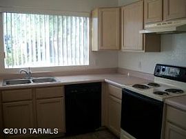 Fantastic 4 Bedroom Home - Move-In-Ready  in Tucson, AZ (Photo 3 of 4)