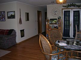 Adorable 2 Bedroom Home in Brookside - Near Riverside Park in Tulsa, OK (Photo 3 of 4)