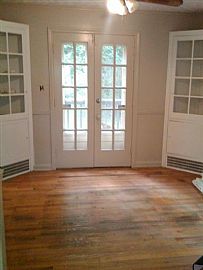 Comfy 3 Bedroom Colonial Home with Newly Remodeled Bathroom in Cleveland Heights, OH (Photo 3 of 5)