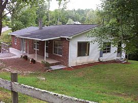 Divine 3 Bedroom Home with Newer Flooring and New Bath Added in Lenoir City, TN (Photo 4 of 5)