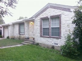 Cozy 2 Bedroom Home - Providing Large Kitchen in Richland Hills, TX