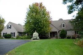 Beautiful 4 Bedroom Home with Open Concept in Brookfield, WI