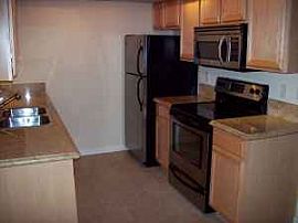 Fabulous 1 Bedroom Condo - Near 7th and Camelback in Phoenix, AZ (Photo 2 of 4)
